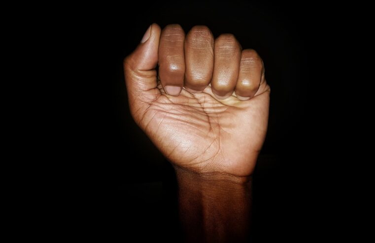 Falta de cuidado é violência que compromete a velhice negra