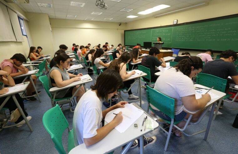Vestibular Unicamp: jogo do tigrinho entre crianças e falta de mulheres na política são temas da redação