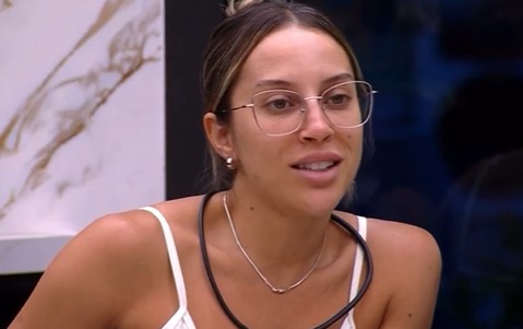 No BBB 25, Renata diz que quer ganhar R$ 10 mil para pagar o Fies; veja como funciona a renegociação de dívida