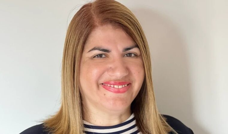 ‘Não adianta escola proibir celular e os pais continuarem deixando usar 5 horas seguidas em casa’