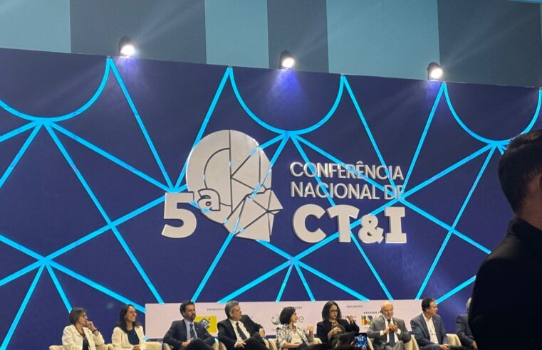 Ensino começa a integrar inteligência artificial no Brasil; especialistas veem oportunidade, mas com riscos