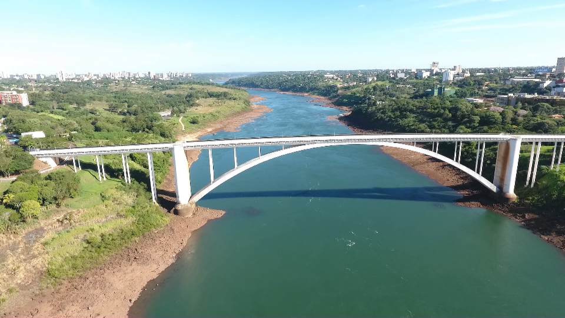 Mensalidade barata e fácil acesso: porque milhares de brasileiros têm migrado para o Paraguai em busca do sonho de cursar medicina