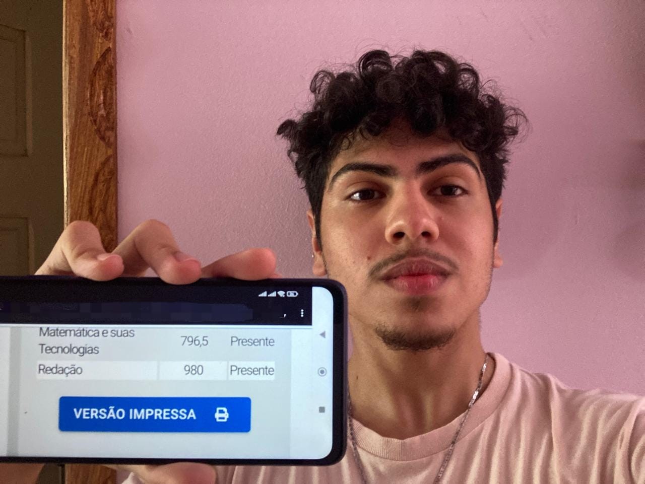 Estudante de medicina que dá aulas gratuitas no AC tira 980 na redação do Enem 2024: ‘Muita felicidade’