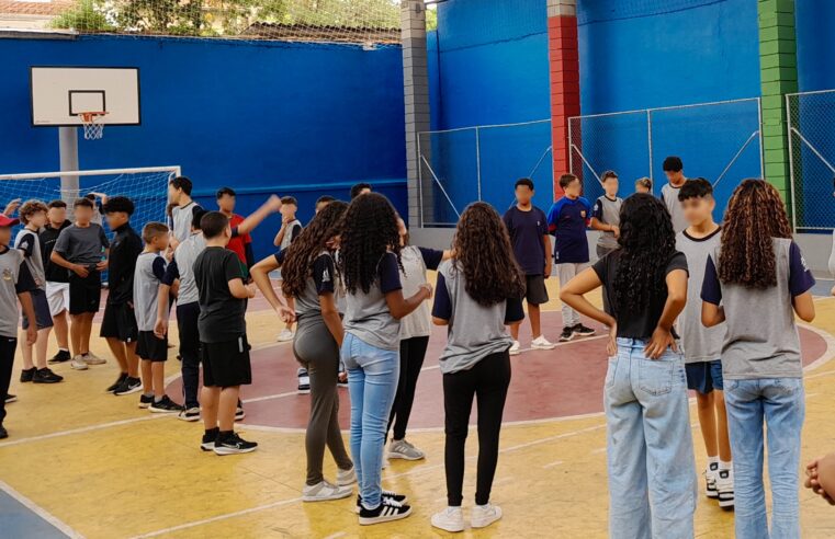 Cartas, jogos de tabuleiro e relógio de pulso: alunos e professores fazem balanço da volta às aulas sem celular nas redes pública e privada de SP