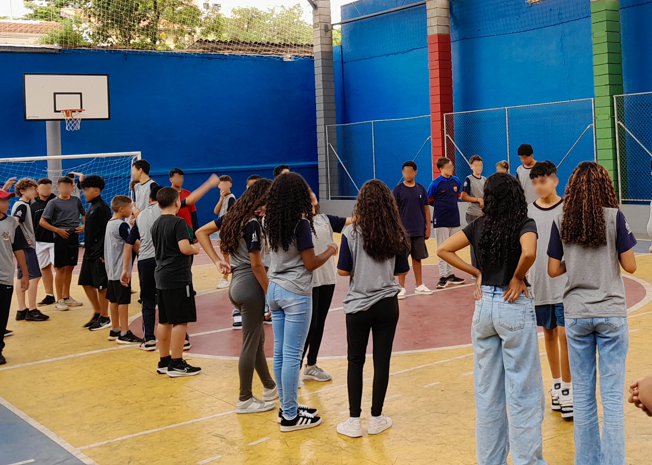 Cartas, jogos de tabuleiro e relógio de pulso: alunos e professores fazem balanço da volta às aulas sem celular nas redes pública e privada de SP
