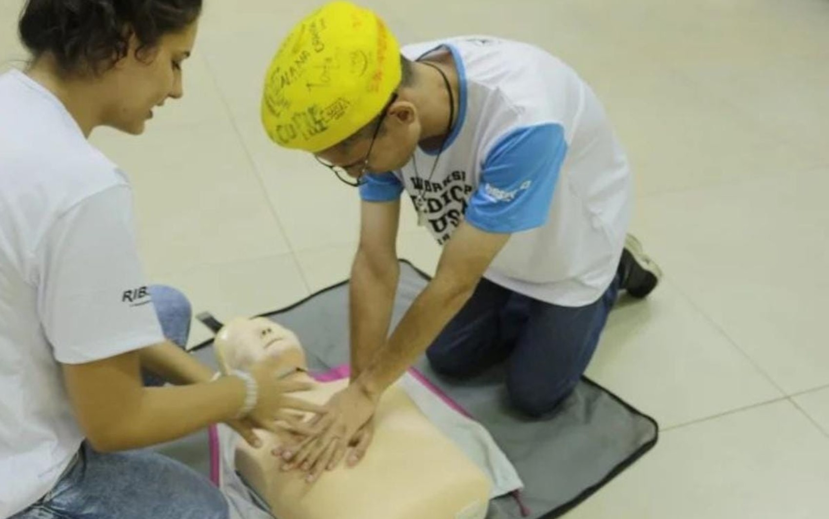 Aluno de escola pública aprovado na USP escolheu medicina após avó sofrer AVC: ‘Senti que não conseguia ajudar’