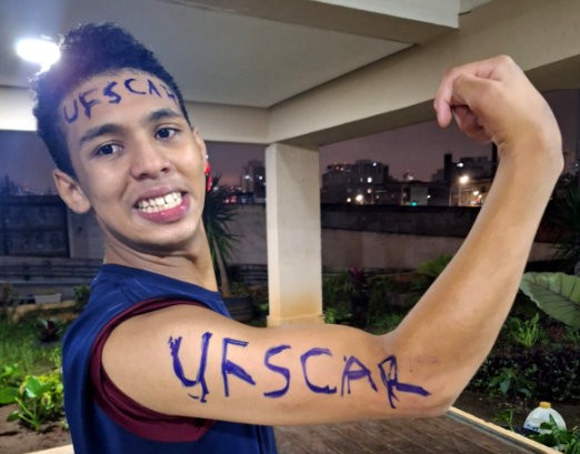 Jovem com paralisia cerebral é aprovado na UFSCar, e vídeo de comemoração viraliza; ASSISTA