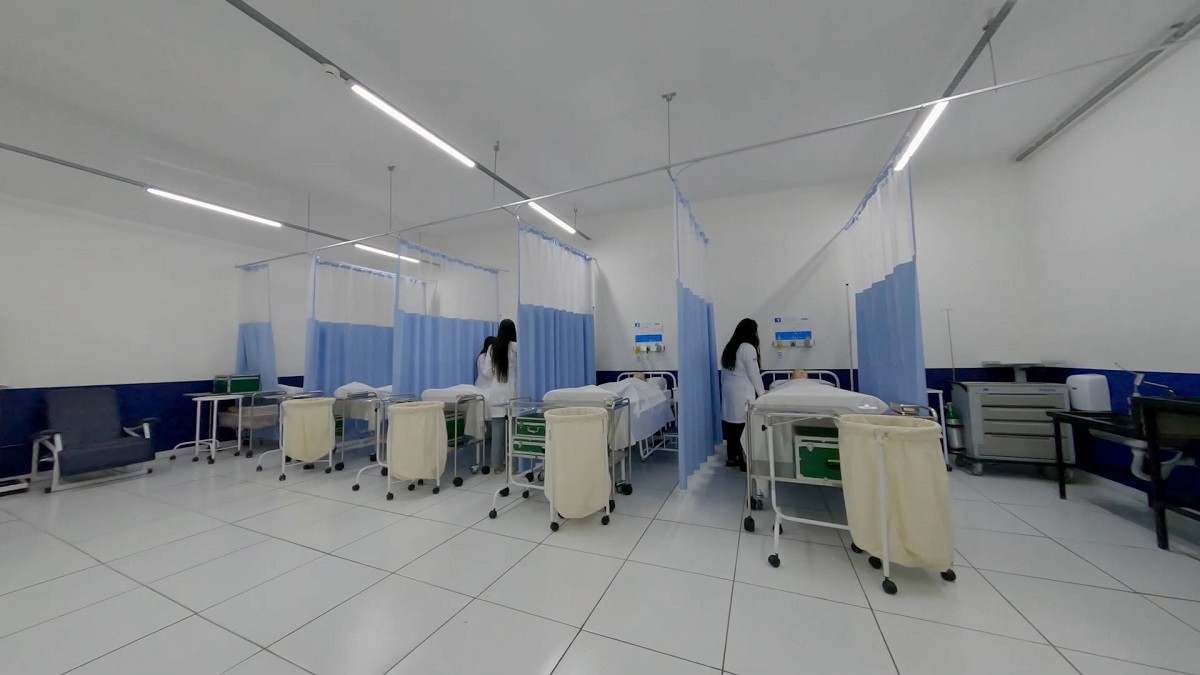 Criado para público de baixíssima renda, Fies Social ‘cobra’ mais de R$ 2 mil por mês em cursos de medicina: ‘De social, não tem nada’, diz aluna