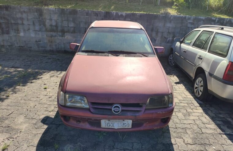 Leilão da Receita com Kadett e Astra a partir de R$ 800 começa a receber propostas; veja como participar