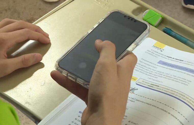Proibido, uso de celular pode render de advertência a suspensão nas escolas do ES; veja as regras
