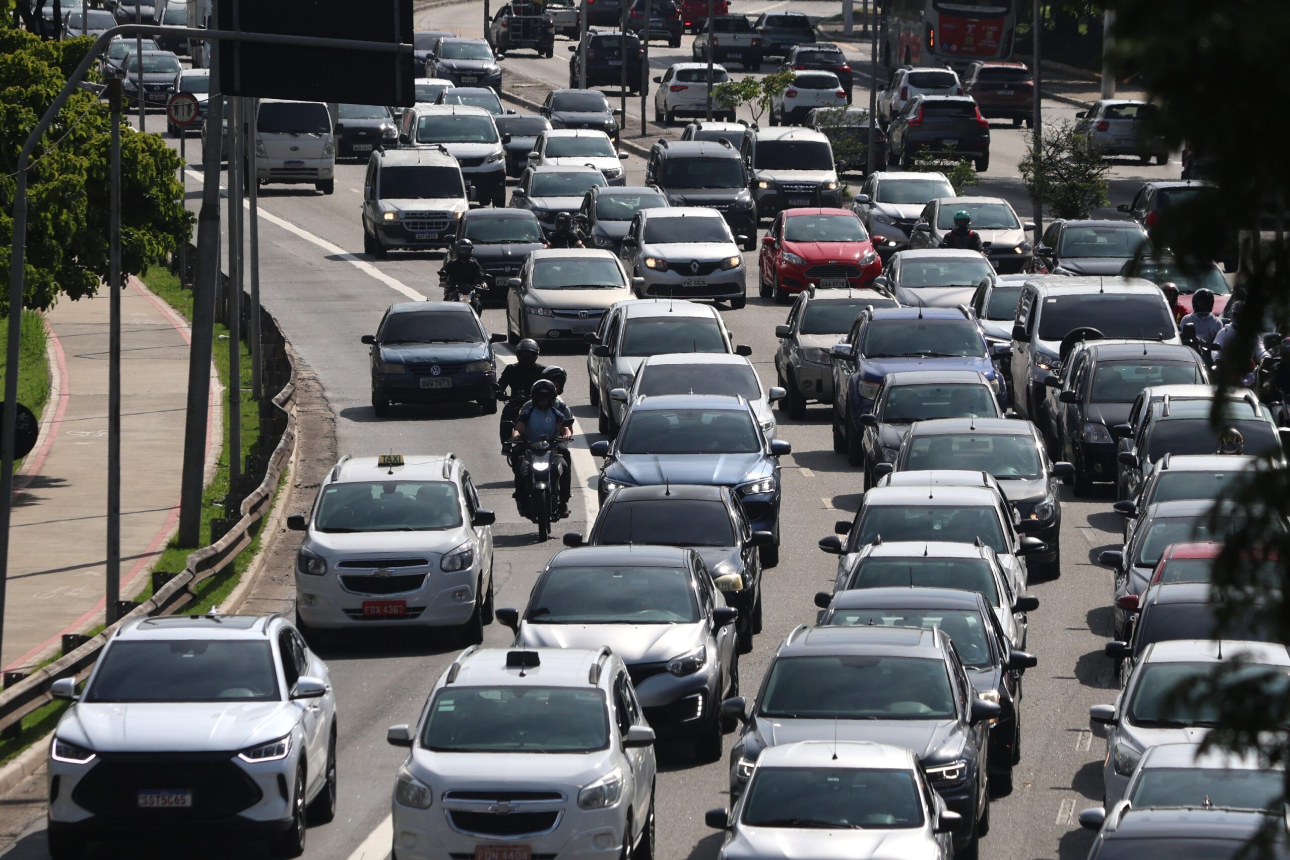 Isenção de IPVA: saiba quais estados liberam o imposto de carros híbridos e elétricos