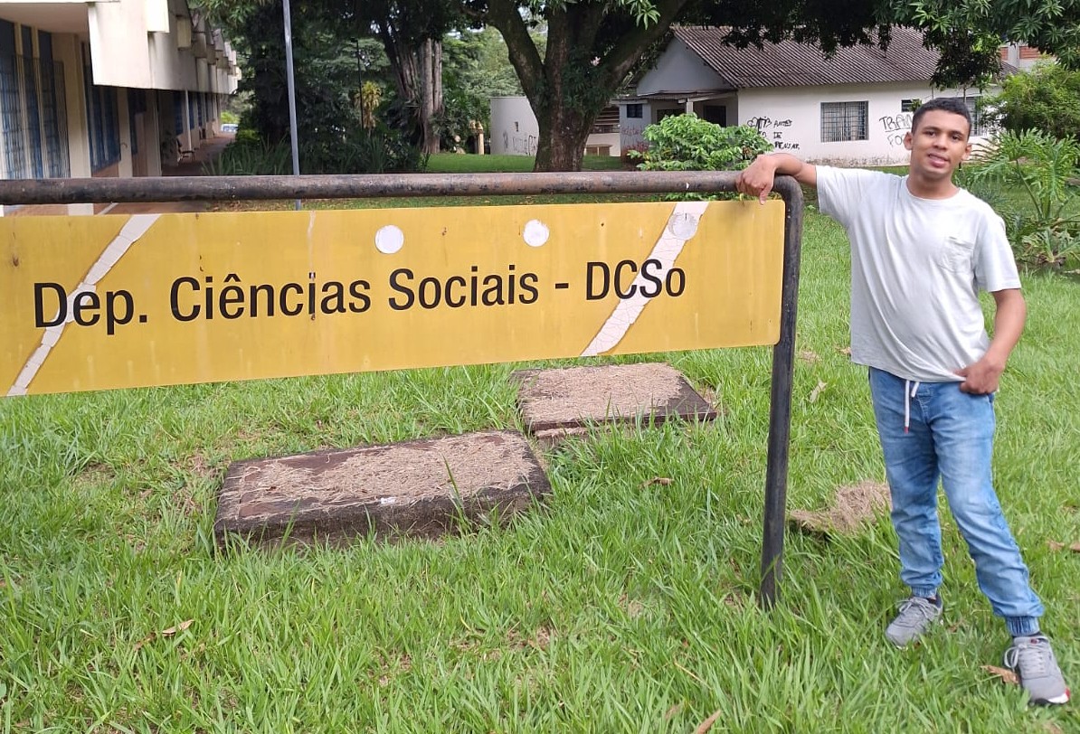 Estudante com paralisia aprovado na UFSCar visita campus e se emociona: ‘Ai, meu coração’