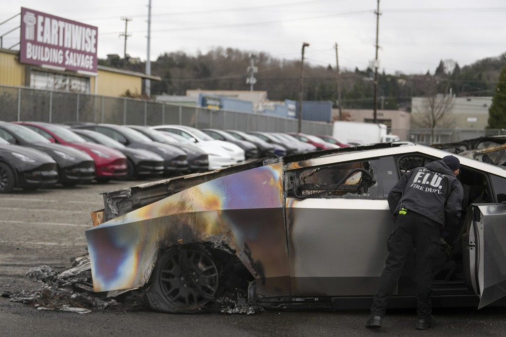 FBI fala em ‘terrorismo doméstico’ e lança força-tarefa para conter onda de vandalismo contra Teslas