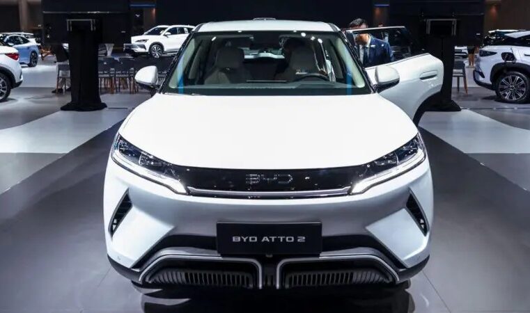 Como híbridos ajudaram BYD a superar Tesla no mercado global