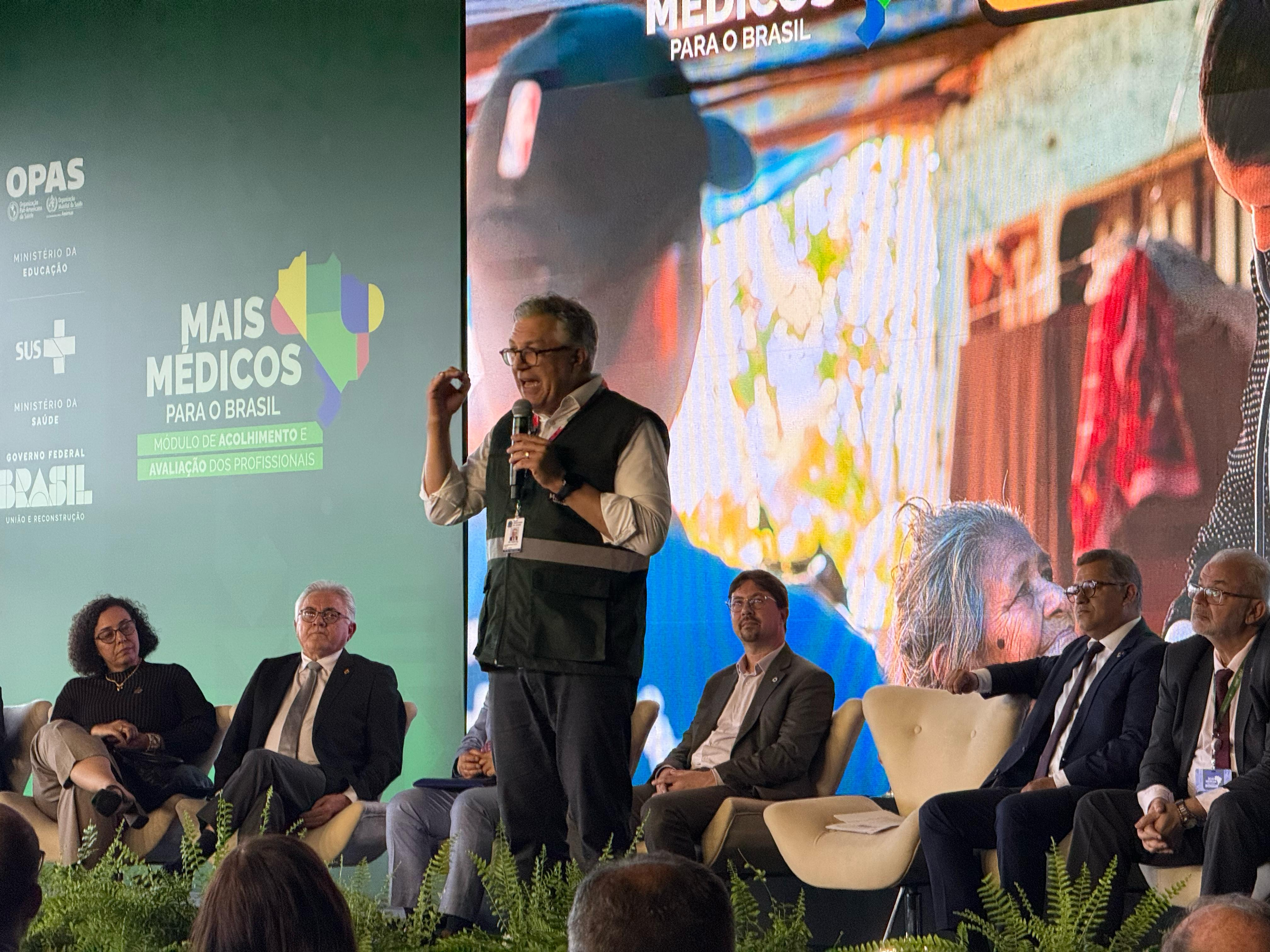 Padilha defende atualizar Revalida para médicos formados no exterior: ‘Queremos o mesmo patamar da formação no Brasil’