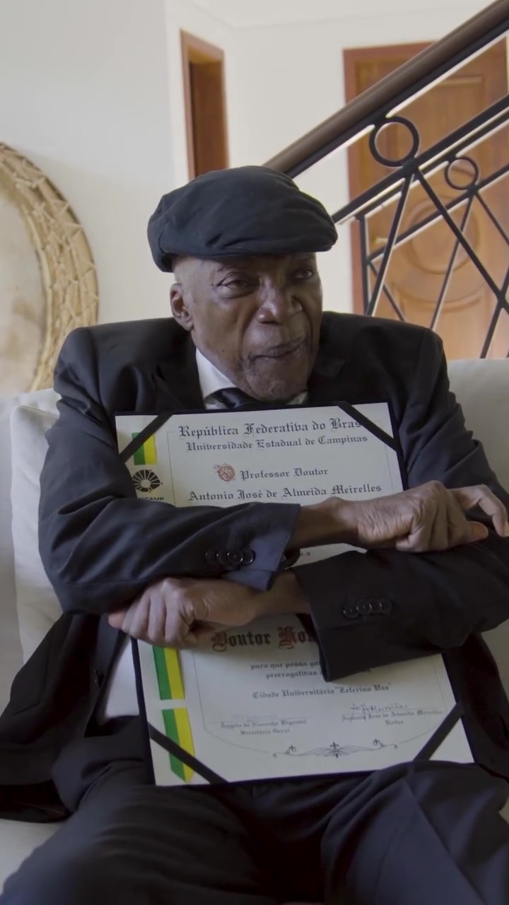 VÍDEO: Milton Nascimento celebra e abraça título Doutor Honoris Causa dado pela Unicamp: ‘Muito feliz’