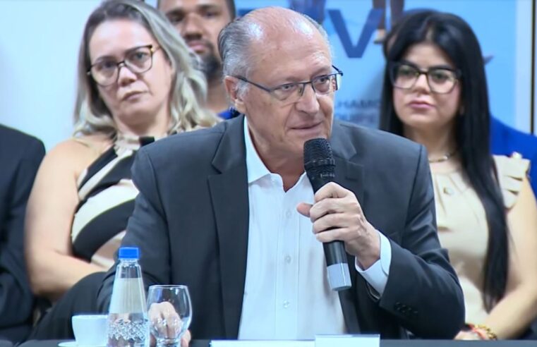 Consumidores podem economizar R$ 8 bilhões em combustível com incentivo a carros elétricos, diz Alckmin
