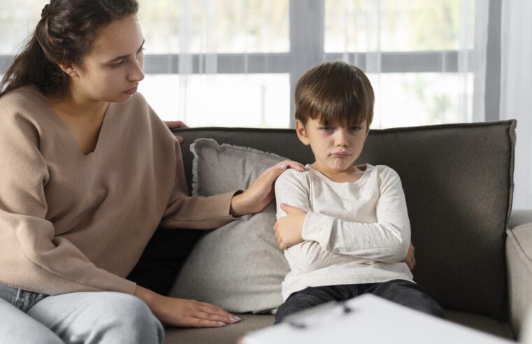 Por que crianças mentem? Como reagir à mentira do seu filho pequeno