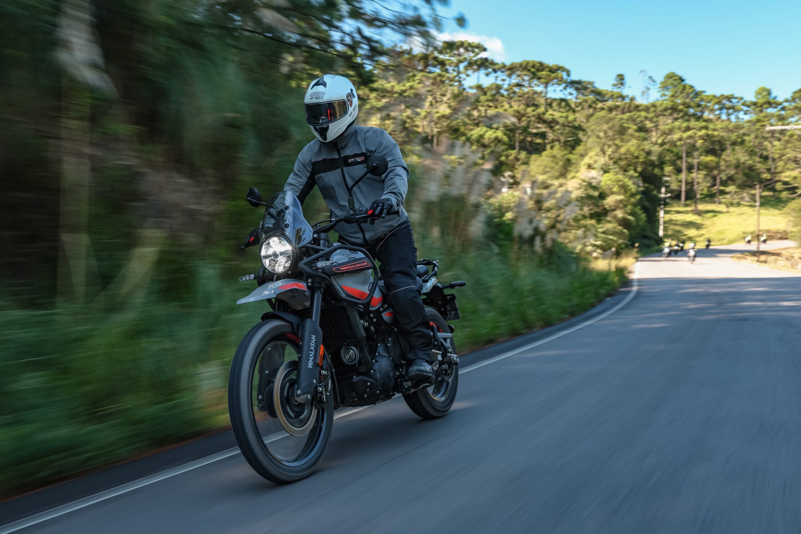 Royal Enfield transforma a Himalayan 450 em outra moto — muito melhor; confira o teste do g1
