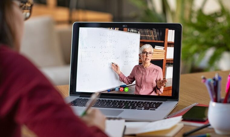 Menos de 1% dos cursos EaD conseguem nota máxima em avaliação do MEC