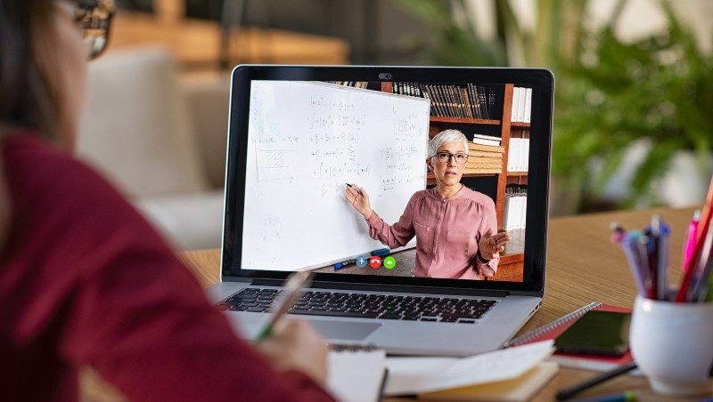 Menos de 1% dos cursos EaD conseguem nota máxima em avaliação do MEC