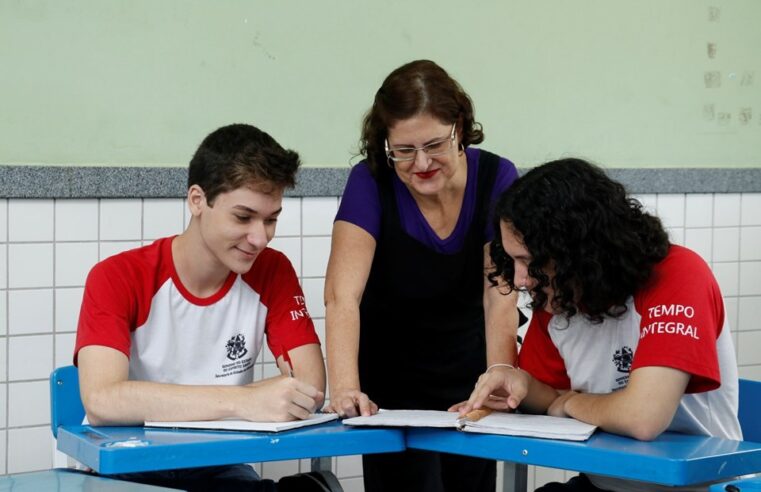 Tempo integral avança na rede pública e já representa 23,1% das matrículas do ensino médio, mostra Censo 2024