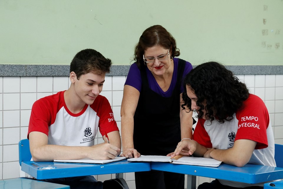 Tempo integral avança na rede pública e já representa 23,1% das matrículas do ensino médio, mostra Censo 2024