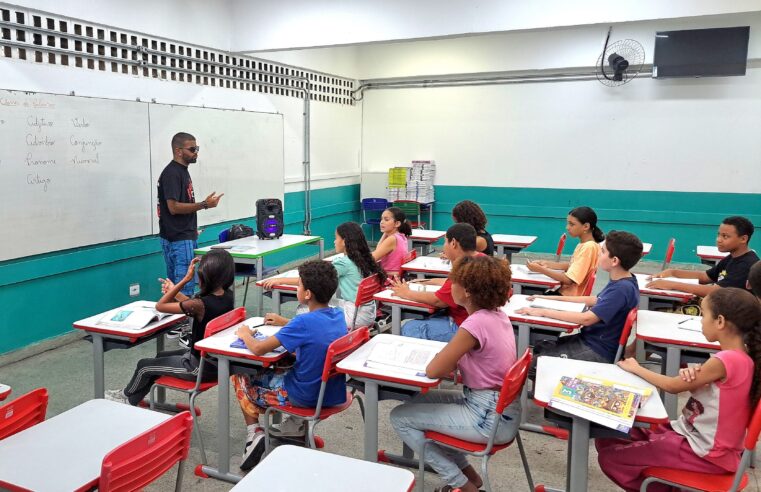 Professor usa funk para ensinar gramática para alunos; ouça a música e teste seus conhecimentos