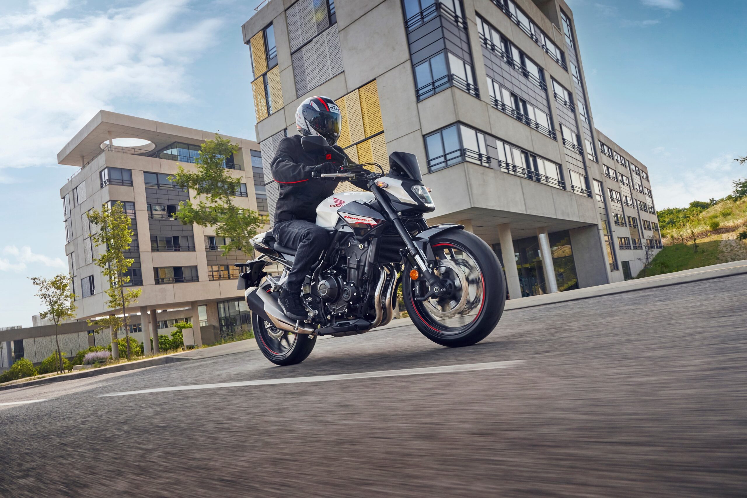 Honda Hornet volta ao Brasil após mais de uma década; veja preço e ficha técnica