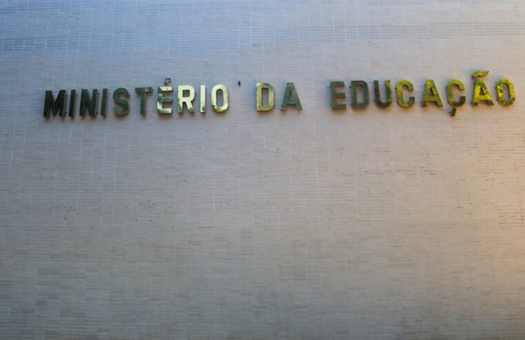 É #FAKE anúncio que promete 150 mil vagas de agente escolar e imita site do MEC