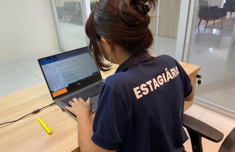 6 em cada 10 estudantes escolhem a graduação para melhorar as oportunidades de emprego, diz estudo