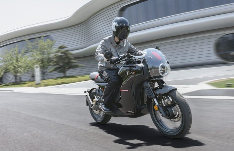 Honda lança sua primeira moto elétrica na China, que pode chegar a 120 km/h