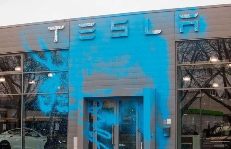 Ações da Tesla despencam após conflito público entre Musk e Trump; perda supera US$ 150 bilhões