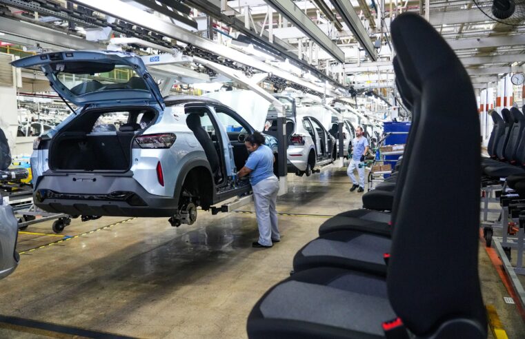 Produção de carros tem queda de 5,9% em maio e setor se preocupa com alta da inadimplência e do IOF