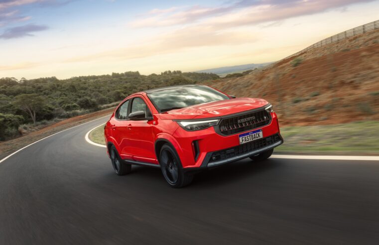 VÍDEO: Novo Fiat Fastback 2026 continua o mesmo — para o bem e para o mal; veja o teste