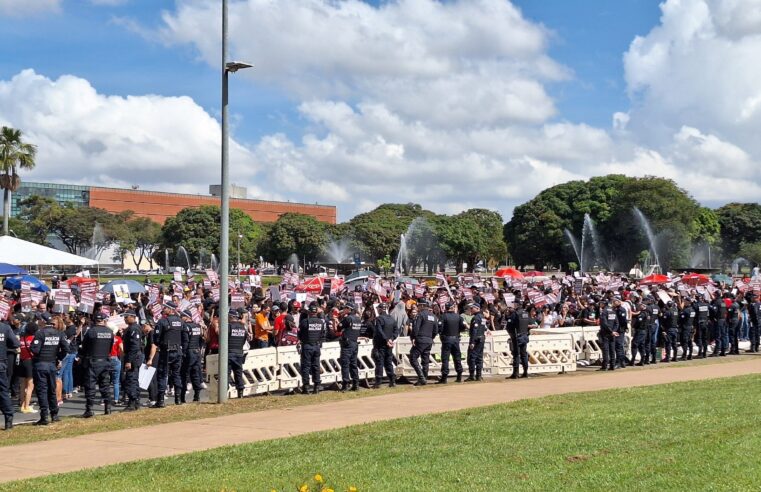 Ibaneis diz que vai cortar ponto de professores em greve: ‘Vamos ver quantos dias eles vão aguentar’