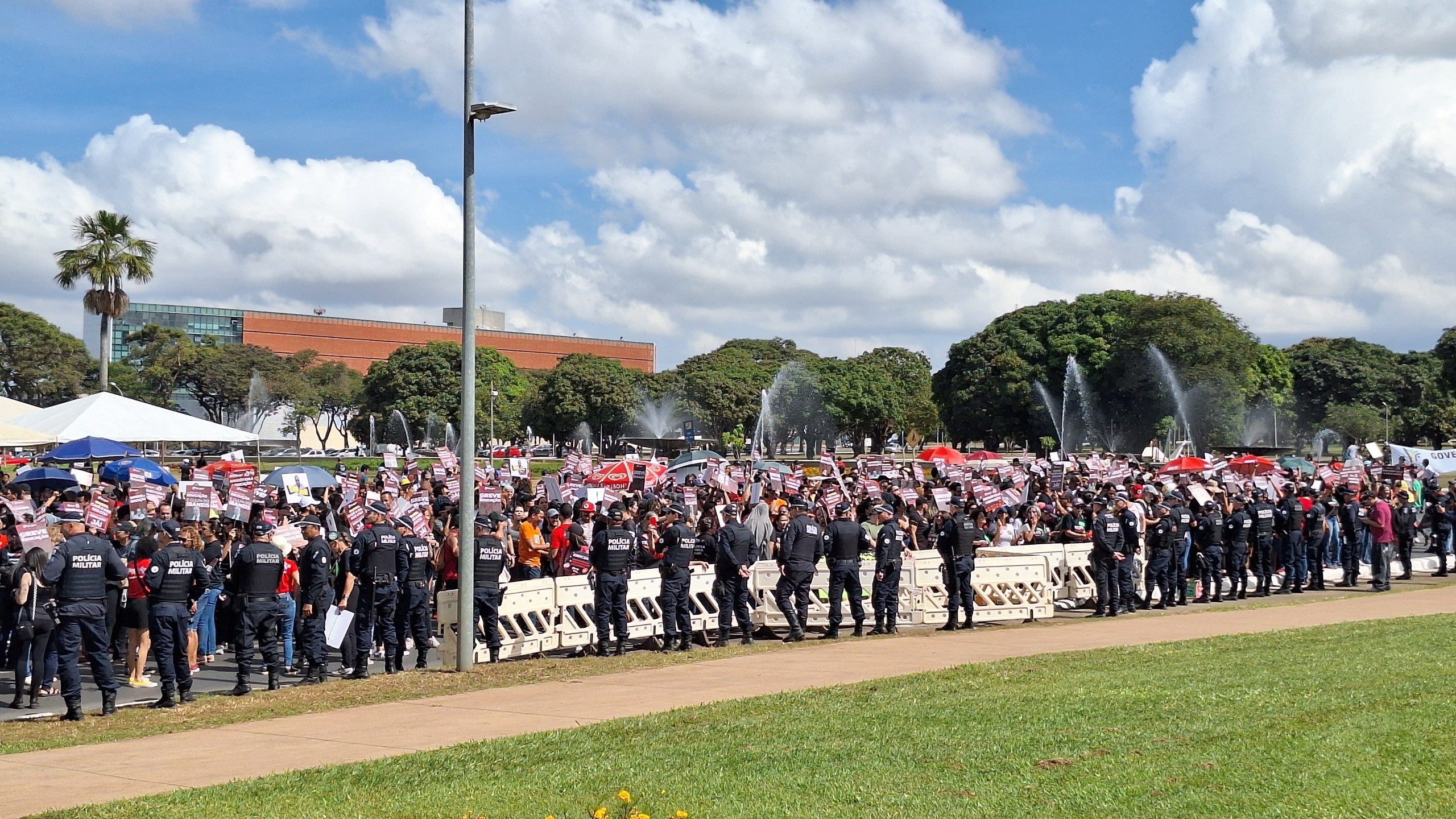 Ibaneis diz que vai cortar ponto de professores em greve: ‘Vamos ver quantos dias eles vão aguentar’