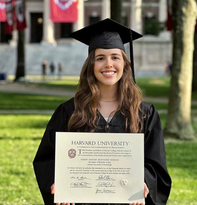 Brasileira que teve a maior nota da turma de Harvard em 2025 largou medicina na USP, onde estudava com a irmã gêmea