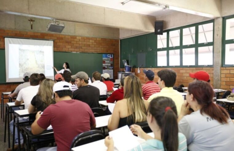 7 em cada 10 que cursaram faculdade no Brasil vieram da rede pública, mostra IBGE