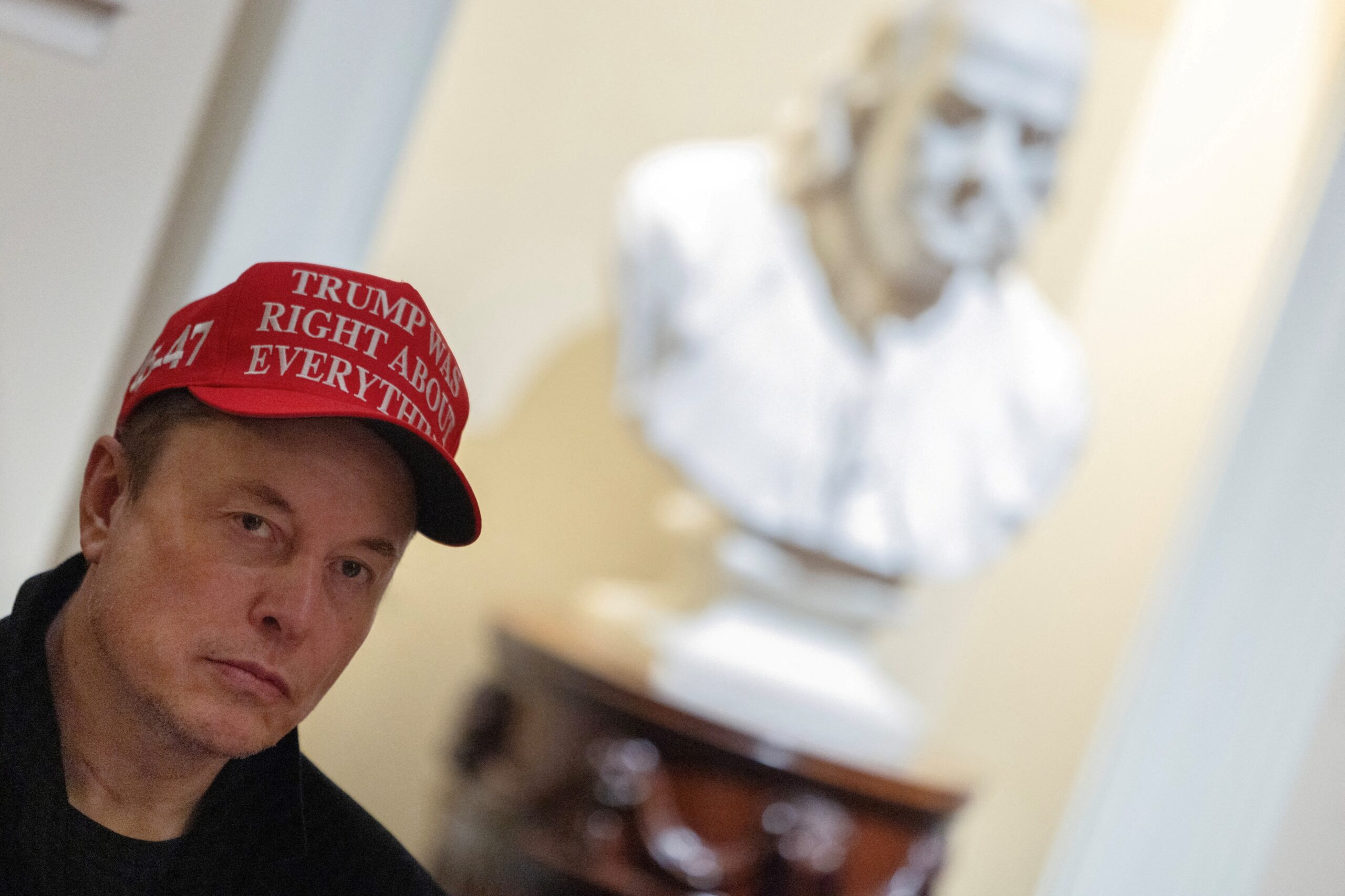 Musk perde R$ 70 bilhões com queda das ações da Tesla após anunciar a criação do ‘Partido da América’