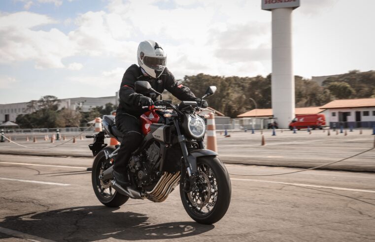 Honda CB 650R chega por R$ 58.270, com novo câmbio amigo dos iniciantes nas esportivas
