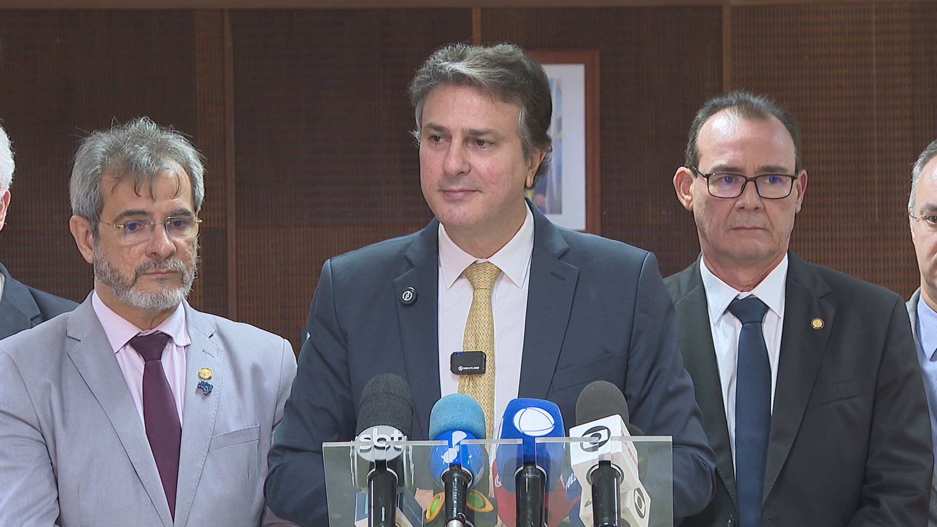 Ministério da Educação quer ampliar Pé-de-Meia para todos do ensino médio; ação custaria R$ 5 bilhões