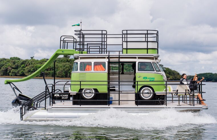 VW Kombi barco: réplica da van clássica navega pelas águas e custa R$ 790 mil